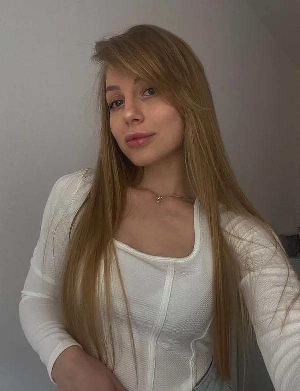Valeria, 27, from Toronto — verified profile